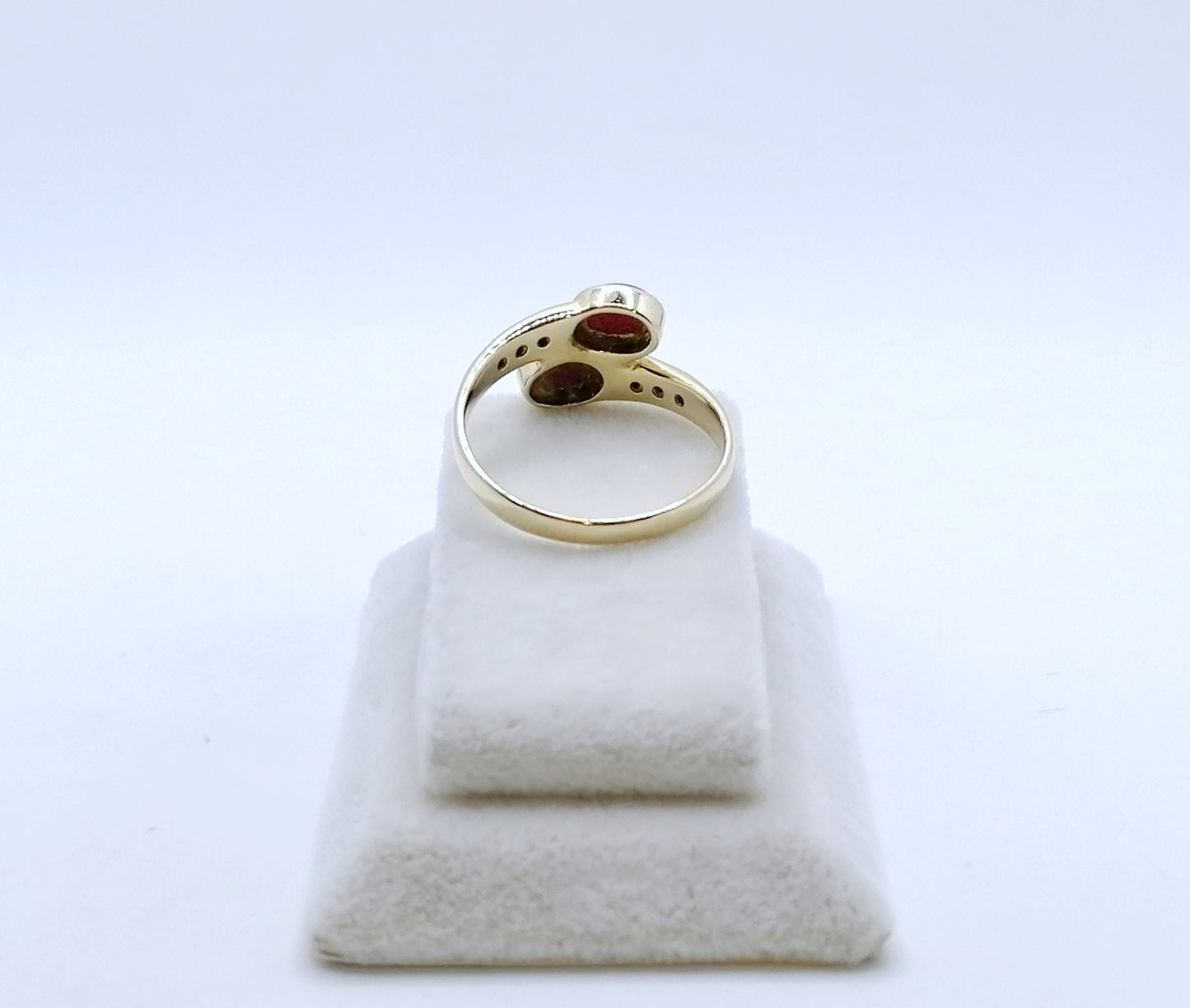 Ring Gold 585er mit Rubin Cabochon und Diamantsplitter Gr. 59