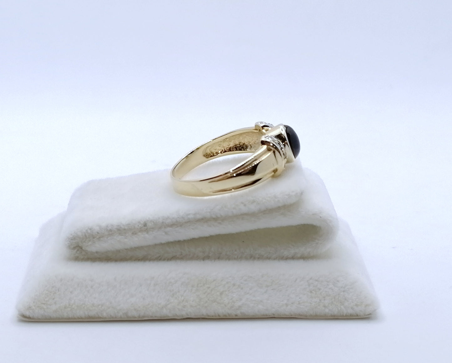 Ring Gold 585er mit Saphir Cabochon und Diamanten Gr. 57