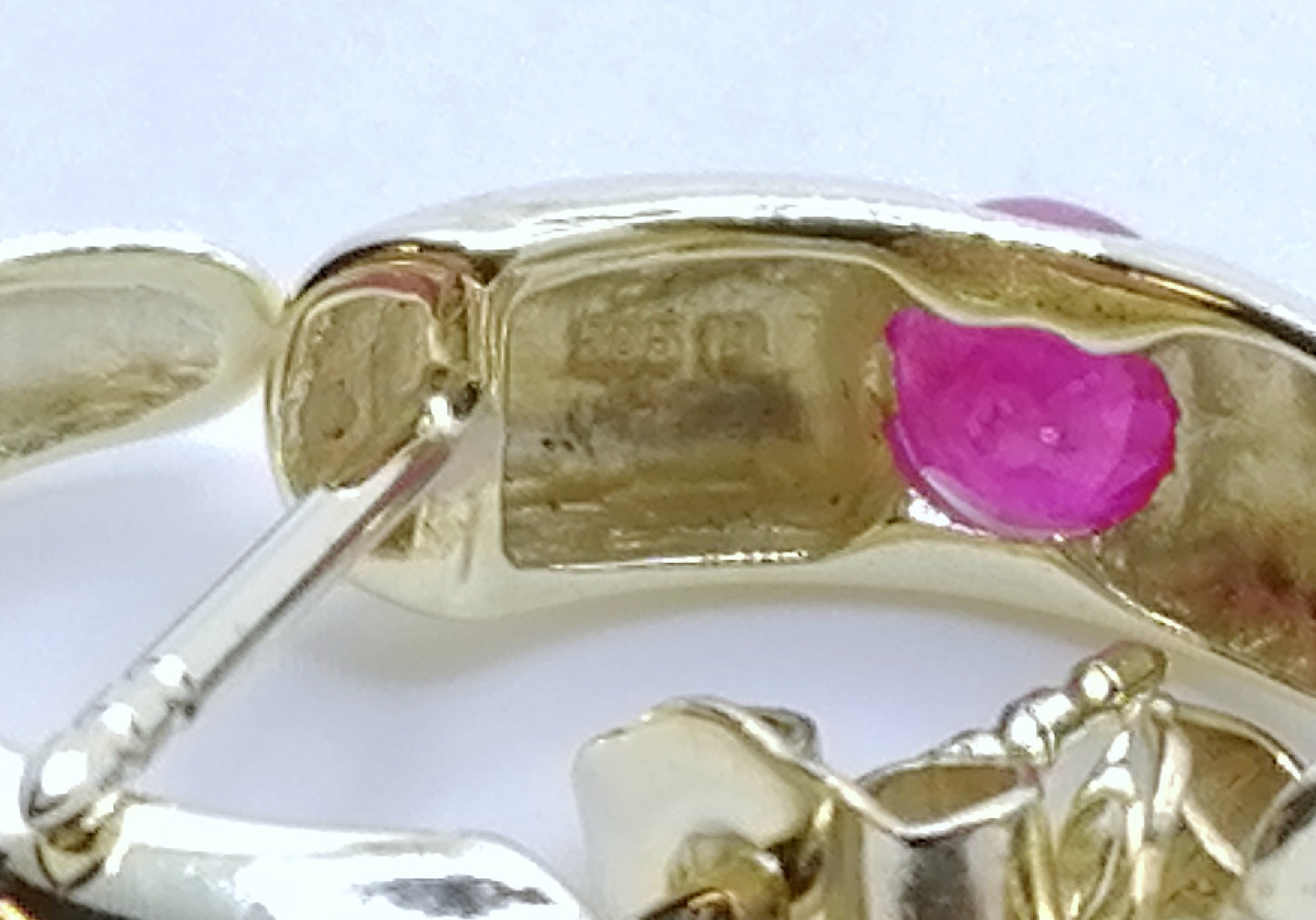 Halb Creolen mit Rubinen 585er Gold Ohrstecker