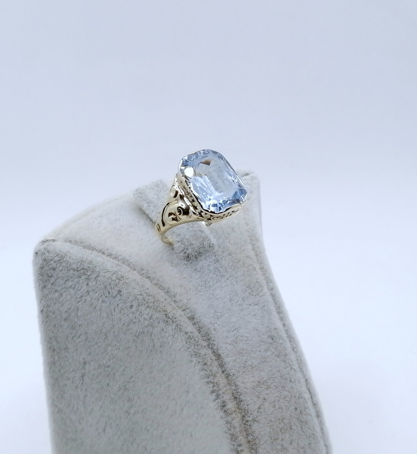 Ring Gold 333er mit Spinell Gr. 50