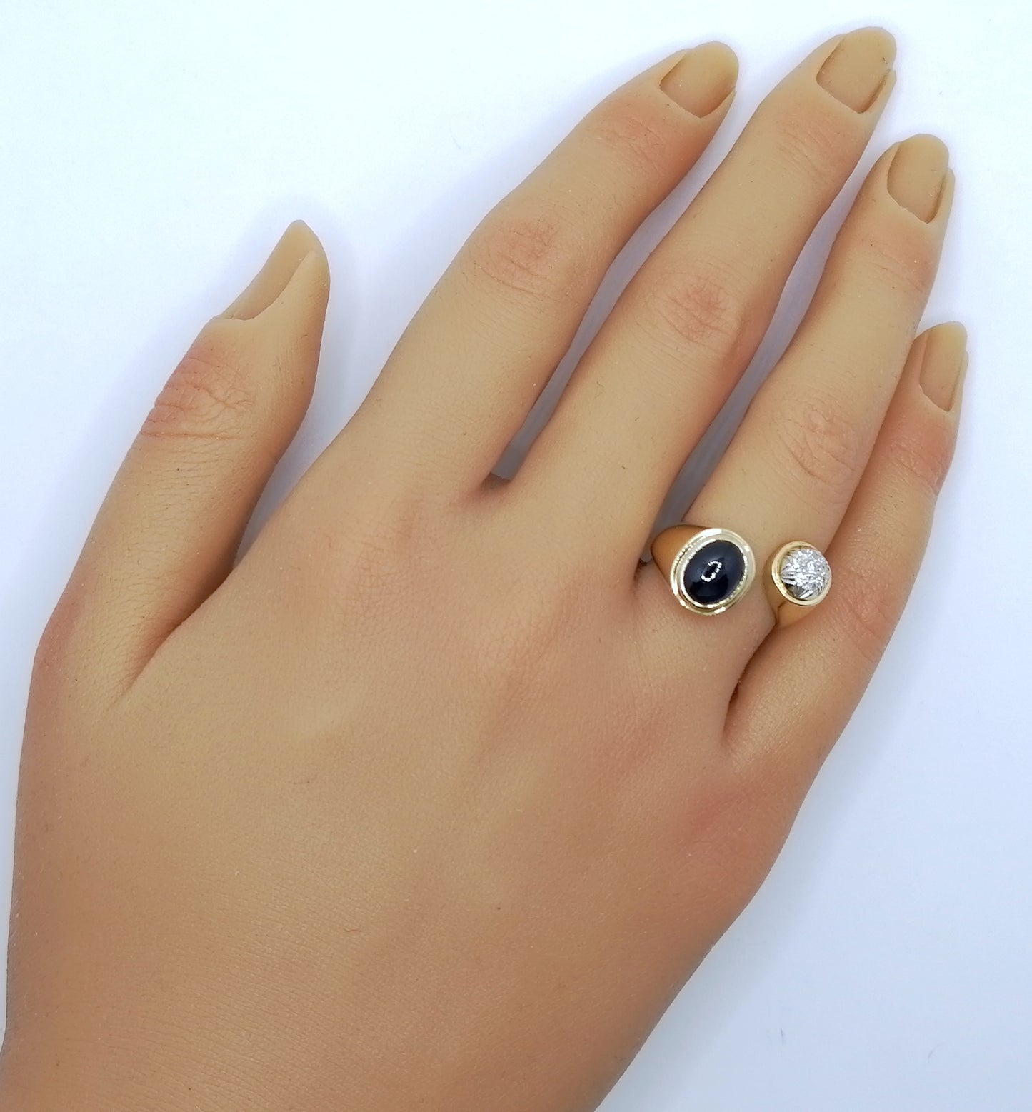 Ring Gold 750er mit Saphir Cabochon und Diamanten Gr. 53