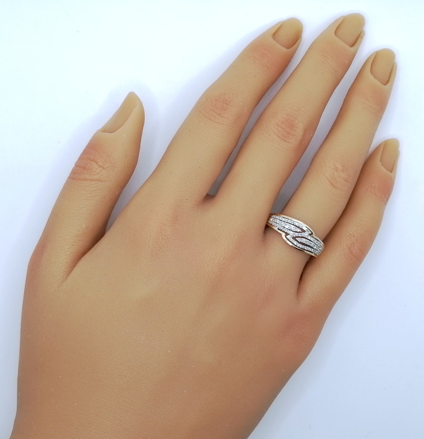 Ring Gold 375er mit funkelnden Diamantsplitter Gr. 57