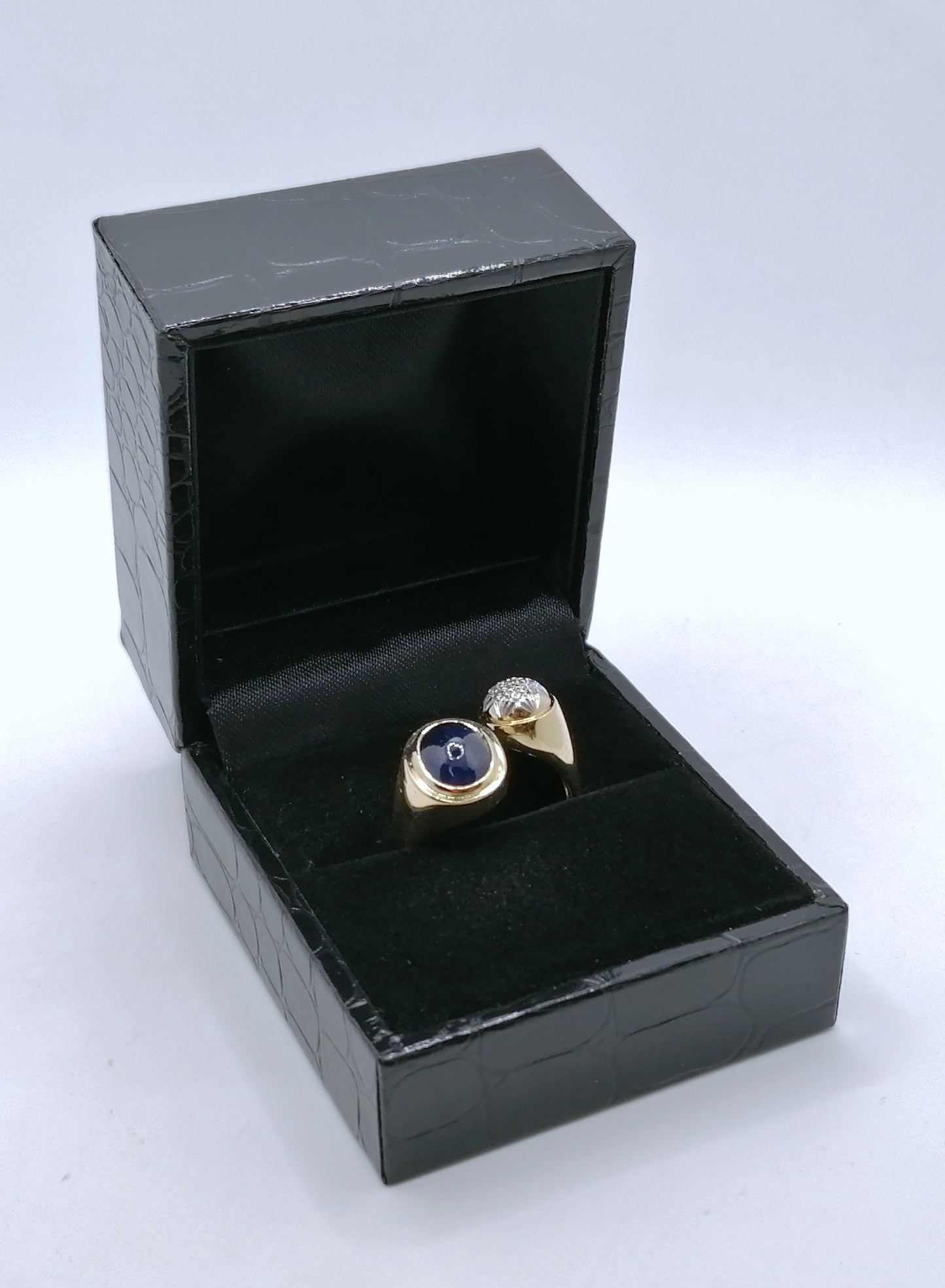 Ring Gold 750er mit Saphir Cabochon und Diamanten Gr. 53