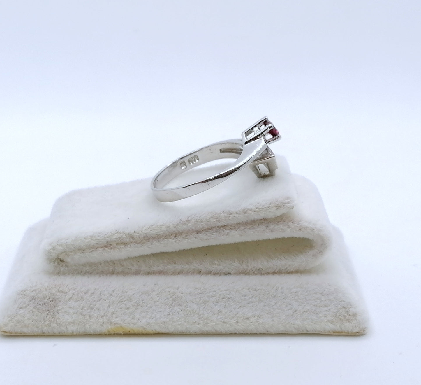 Ring Gold 585er mit Rubin und Diamanten