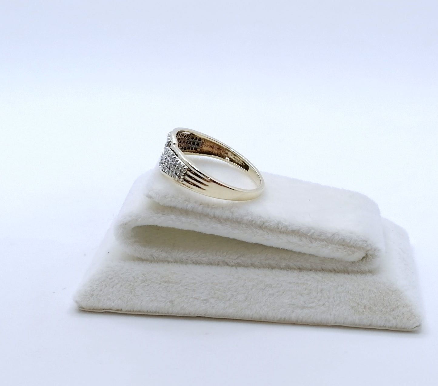 Ring Gold 375er mit funkelnden Diamantsplitter Gr. 57
