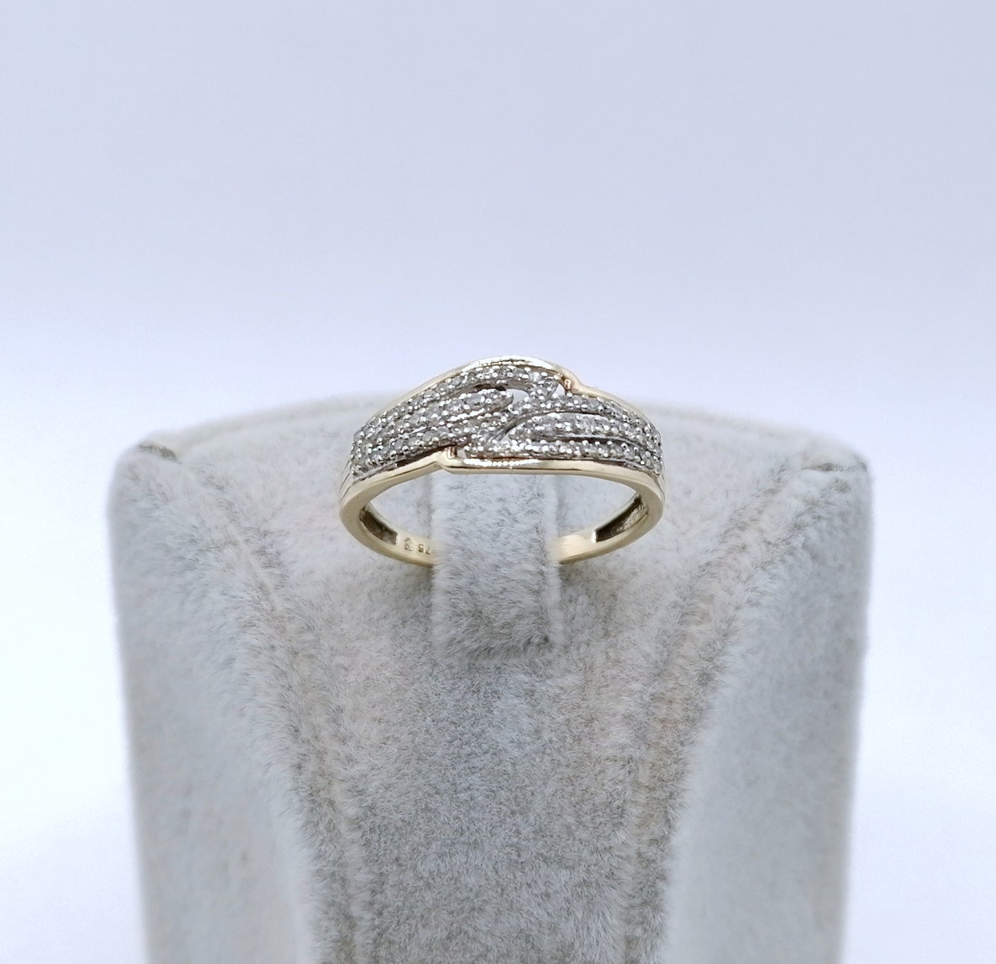 Ring Gold 375er mit funkelnden Diamantsplitter Gr. 57