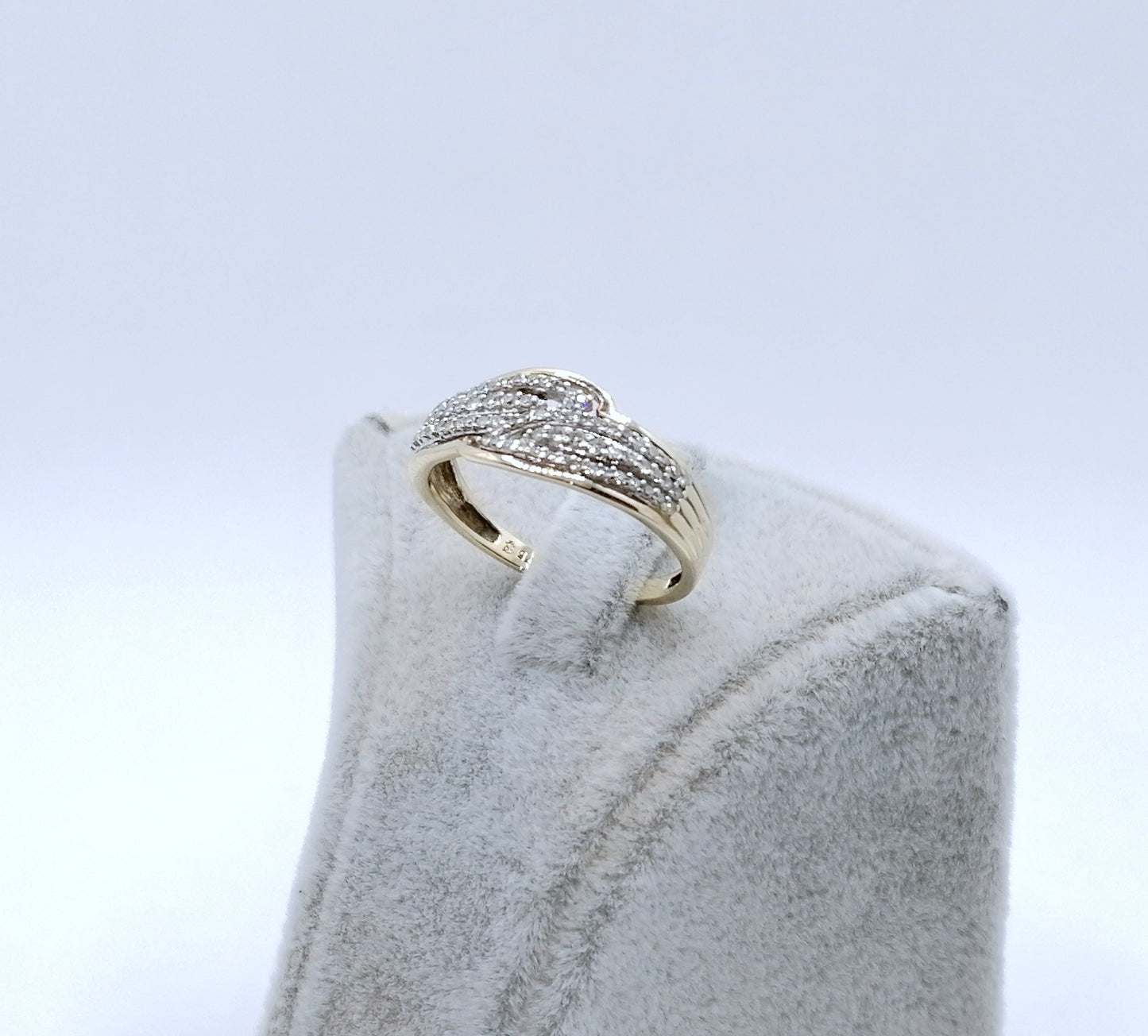 Ring Gold 375er mit funkelnden Diamantsplitter Gr. 57