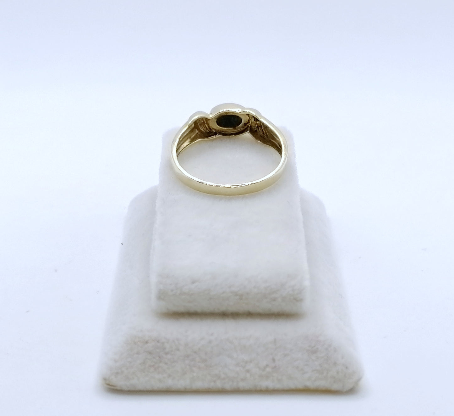 Ring Gold 585er mit Saphir Cabochon und Diamantsplitter Gr. 53