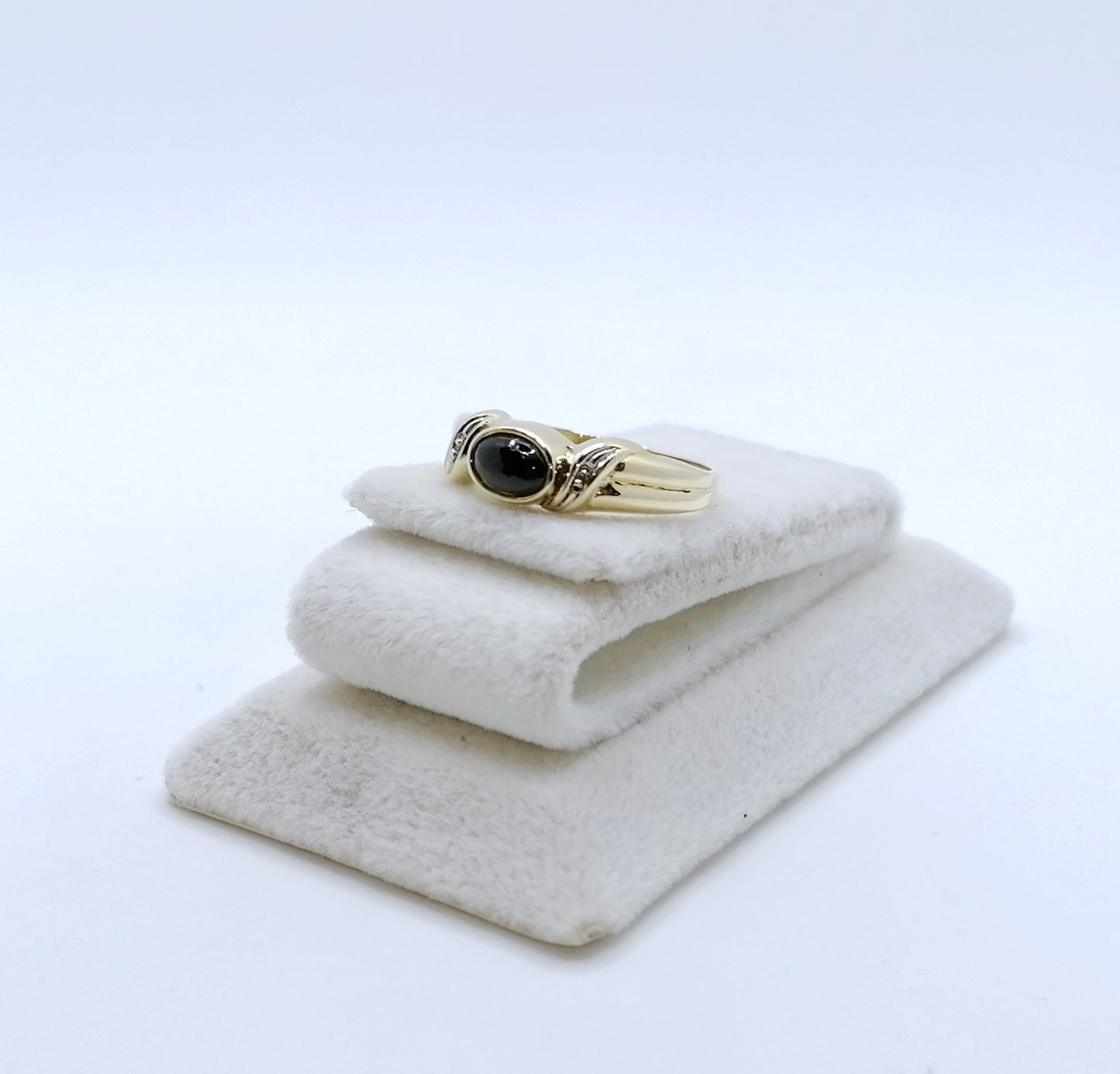 Ring Gold 585er mit Saphir Cabochon und Diamantsplitter Gr. 53