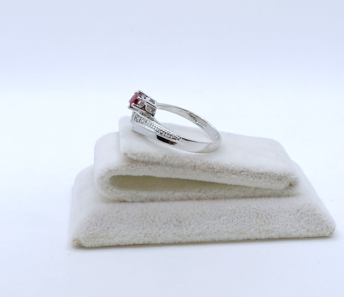 Ring Gold 585er mit Rubin und Diamanten