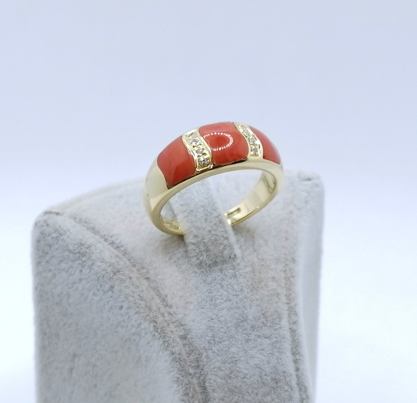 Ring Gold 750er mit Koralle und Diamanten Gr. 61