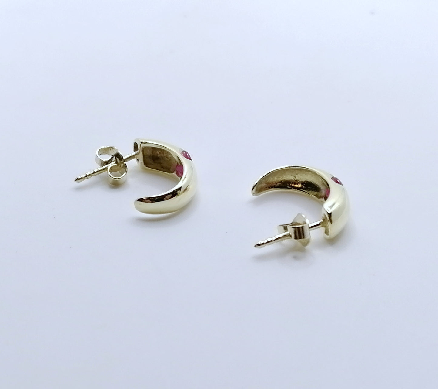 Halb Creolen mit Rubinen 585er Gold Ohrstecker