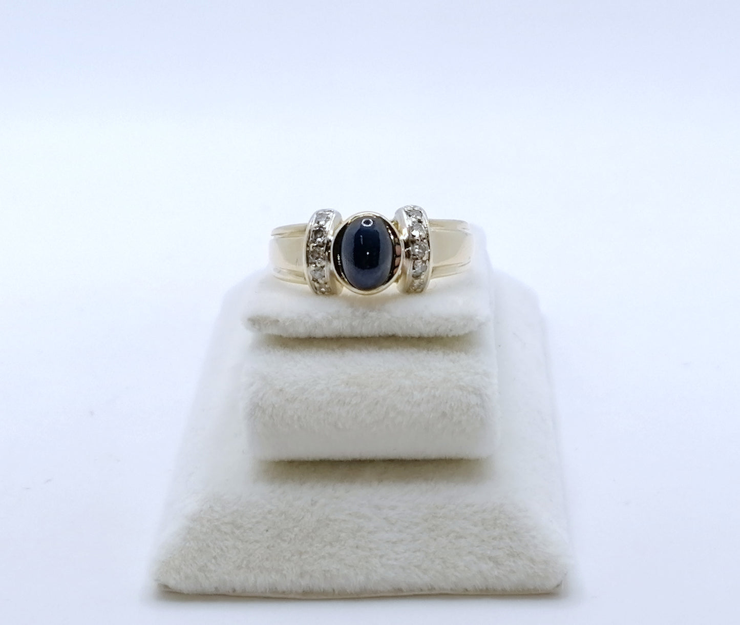 Ring Gold 585er mit Saphir Cabochon und Diamanten Gr. 57