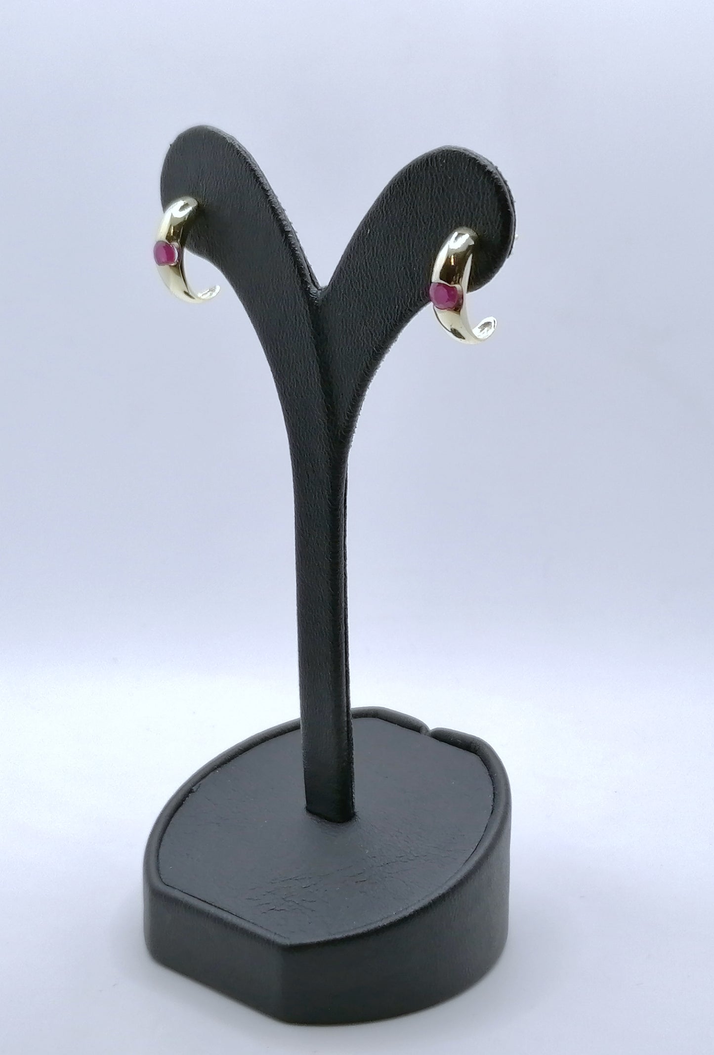 Halb Creolen mit Rubinen 585er Gold Ohrstecker