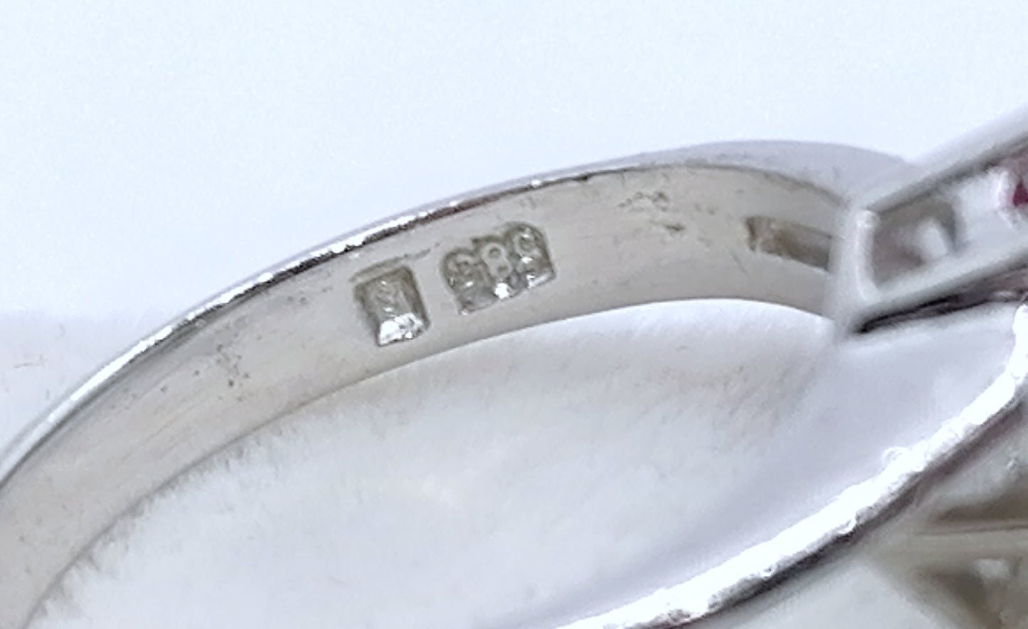 Ring Gold 585er mit Rubin und Diamanten