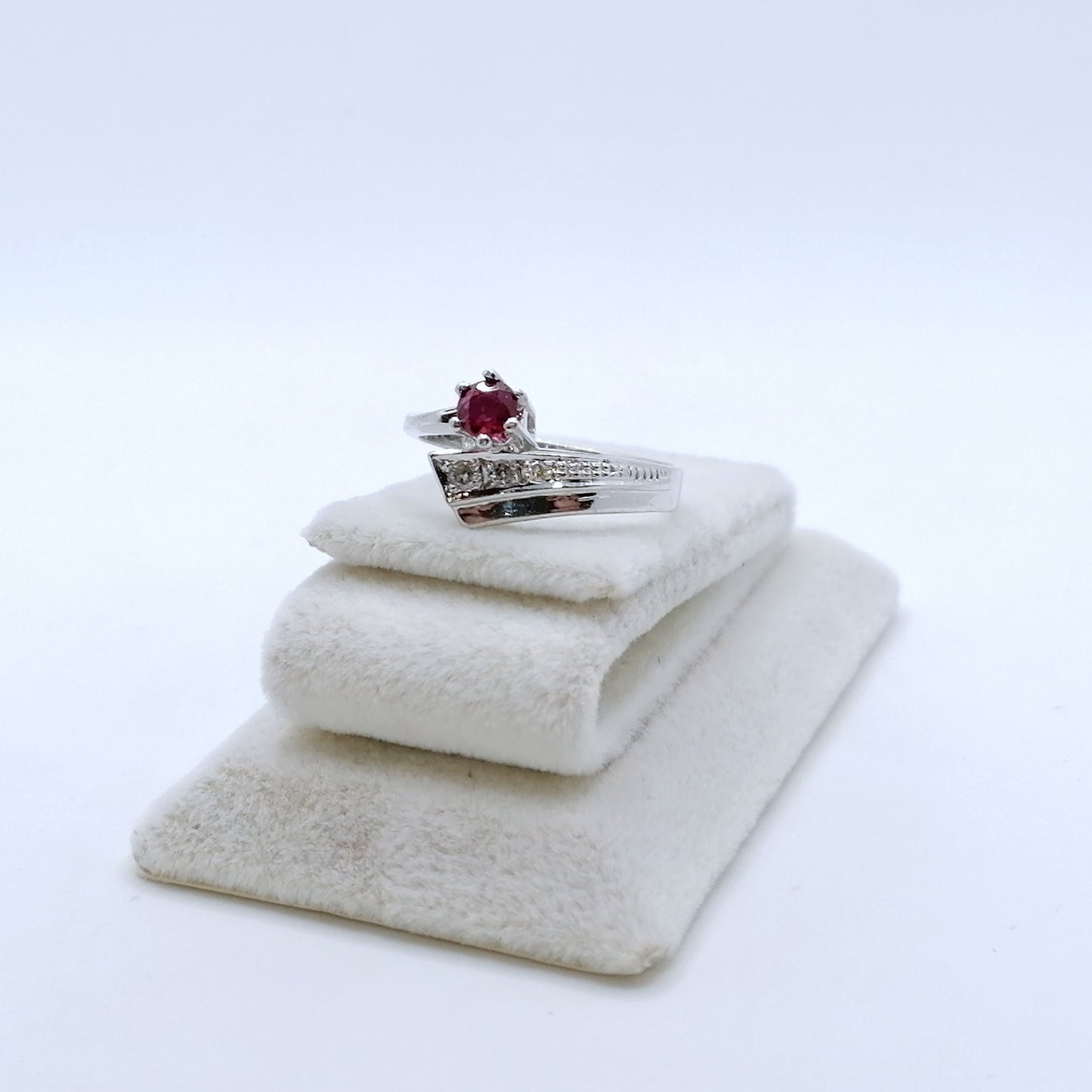 Ring Gold 585er mit Rubin und Diamanten