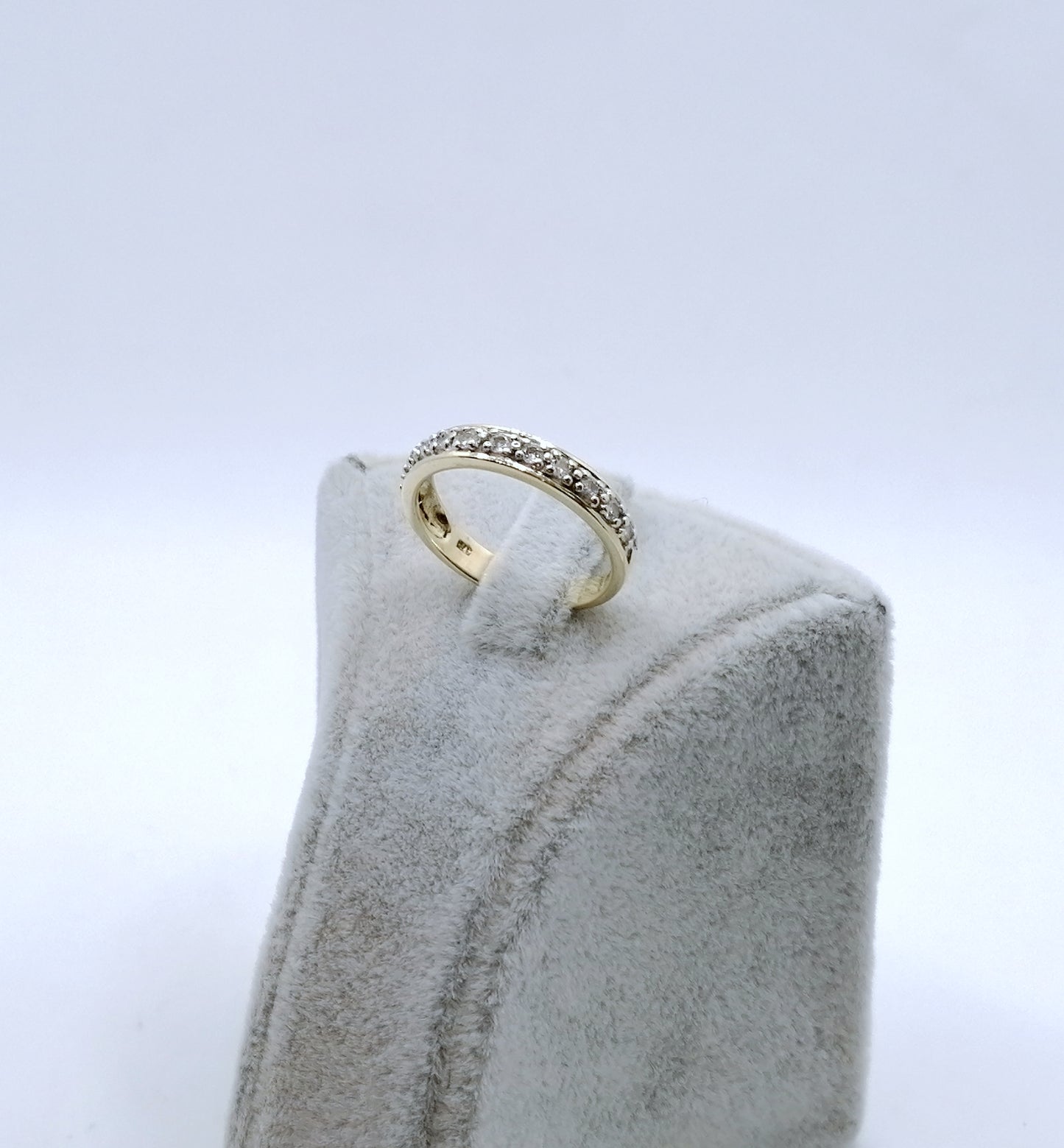 Ring Gold 375er mit Diamantsplitter Gr. 53