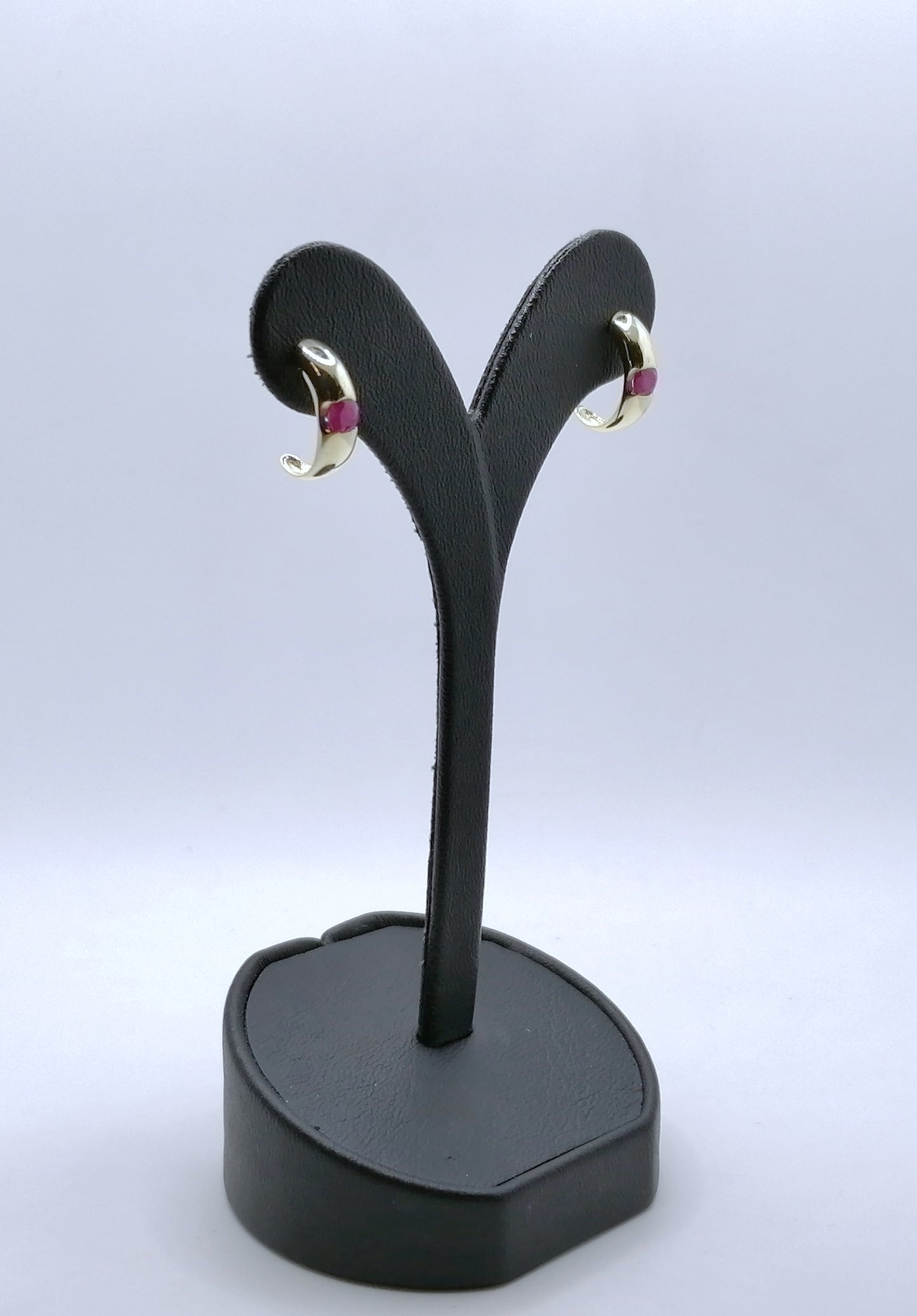 Halb Creolen mit Rubinen 585er Gold Ohrstecker