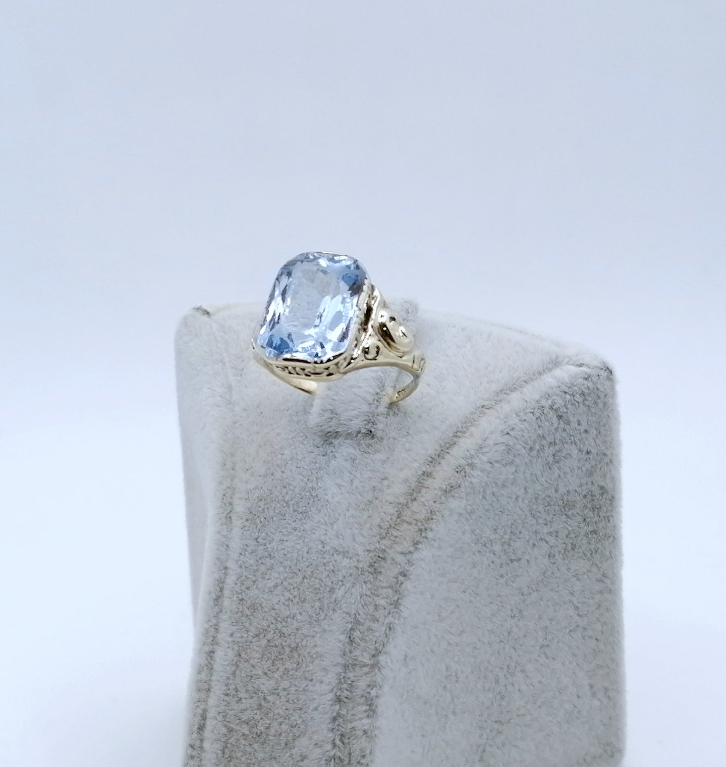 Ring Gold 333er mit Spinell Gr. 50